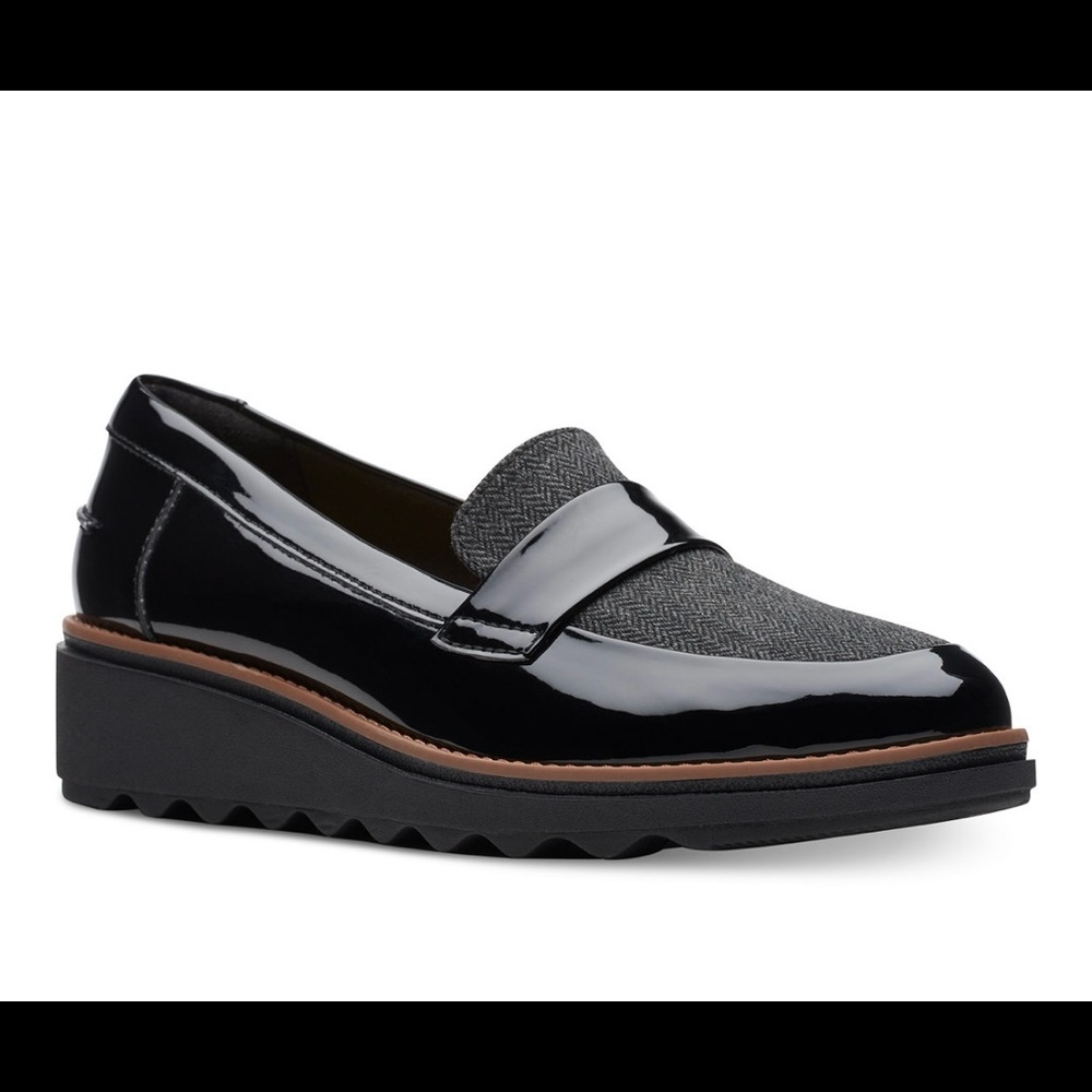 NWOT Clark’s sharon gracie lug sole loafers 7.5 wide